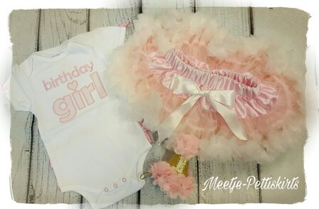 Verjaardag Luxe Petticoat Pink off white &amp; Birthday Girl Romper + verjaardag muts. 