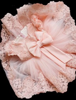 Luxe feestjurk kant Poeder Roze met ruffle mouw 56 tm 176 