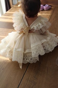 Kanten romper overal met ruffles champagne Luxe Handgemaakt 50 -98 Fotoshoot tip 