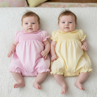 Baby Striped and Smocked Romper geel 