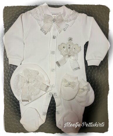 3delige kraamkado set de luxe Kroon Re Ivoor Creme & Kant  De luxe
