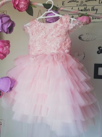 Feestjurk licht roze met sleepje Ultra luxe Handmade One of a Kind 56 tm 176 