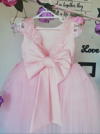 Feestjurk licht roze met sleepje Ultra luxe Handmade One of a Kind 56 tm 176 