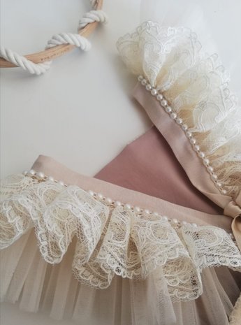 Kanten romper overal met ruffles champagne Luxe Handgemaakt 50 -98 Fotoshoot tip 