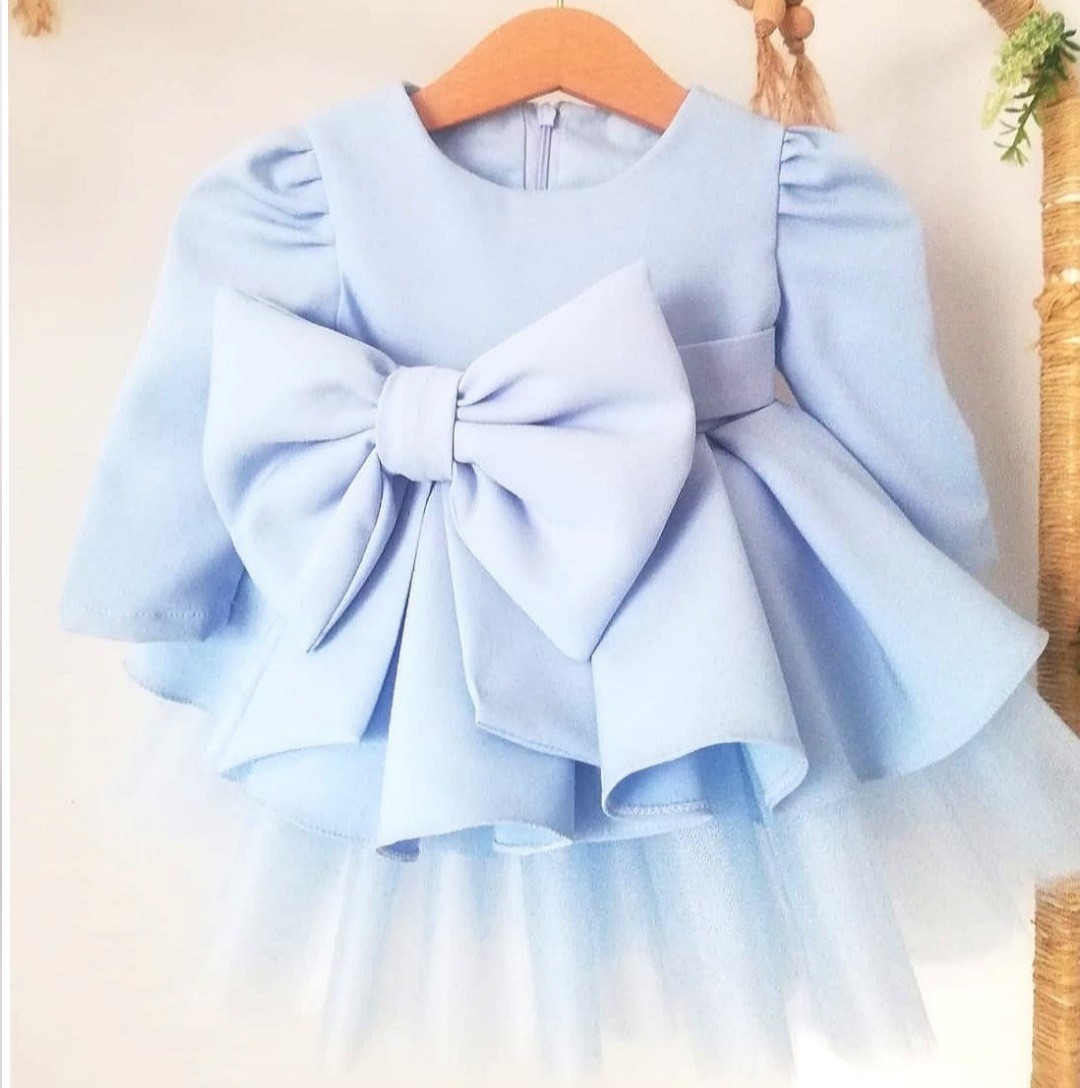 babyjurk licht blauw handgemaakt. meetje pettiskirts