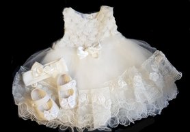 Doopjurkje roosjes + bijpassende haarband en schoentjes 